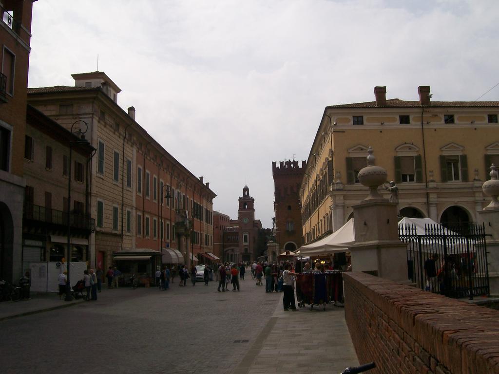 Be Happy Apartment Ferrara Exterior photo